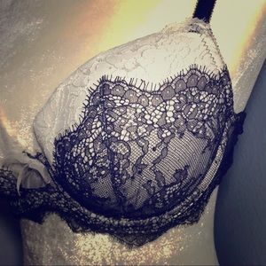 Victoria’s Secret Lace Dream Angels Lined Demi